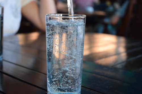 Zdrowie na co dzień: Co warto wiedzieć o wodzie jonizowanej?