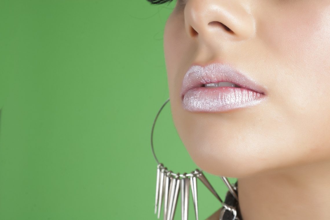Co warto wiedzieć na temat powiększania ust kwasem hialuronowym?